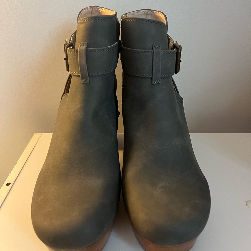 Wonderly Grey Ankle Booties